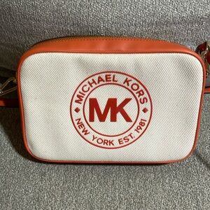 Like new Micheal Kors crossbody